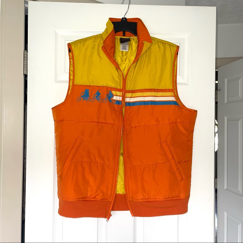 STRANGER THINGS Retro 80s Orange Yellow Sleeveless Puffer Vest Men’s Size L